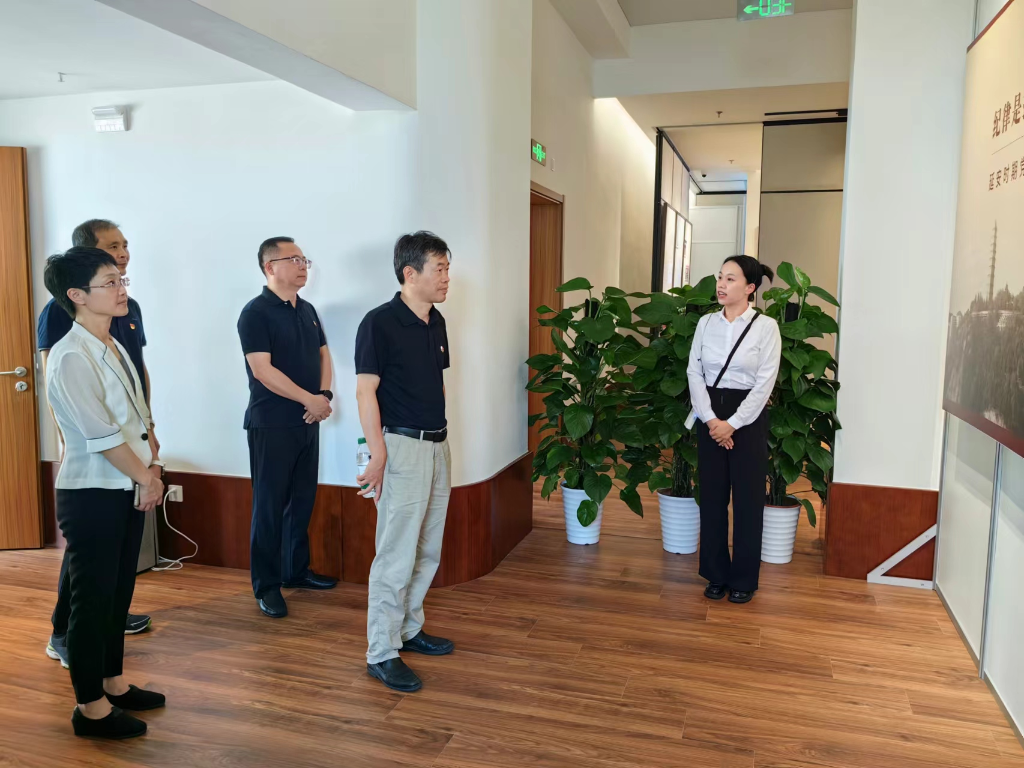 市總工會黨組成員赴延安精神無錫學(xué)習(xí)天地參觀黨紀(jì)學(xué)習(xí)教育展覽